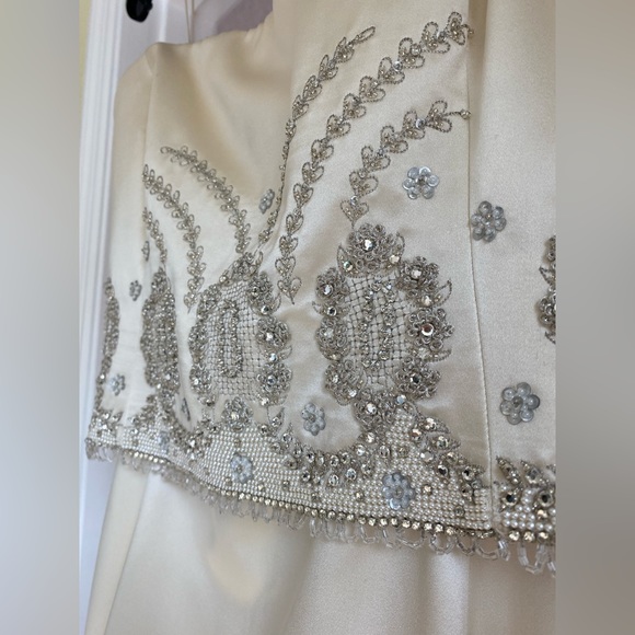 VINTAGE, NWOT Badgley Mischka strapless wedding gown Style #13128 - Picture 3 of 12